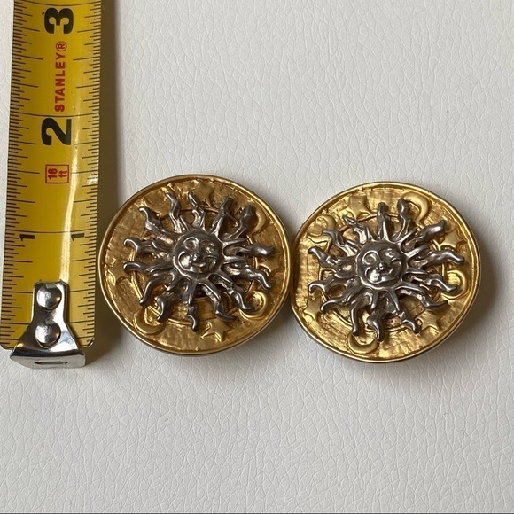 Lunch at the Ritz Beautiful vintage earrings-Clip on - Picture 2 of 7